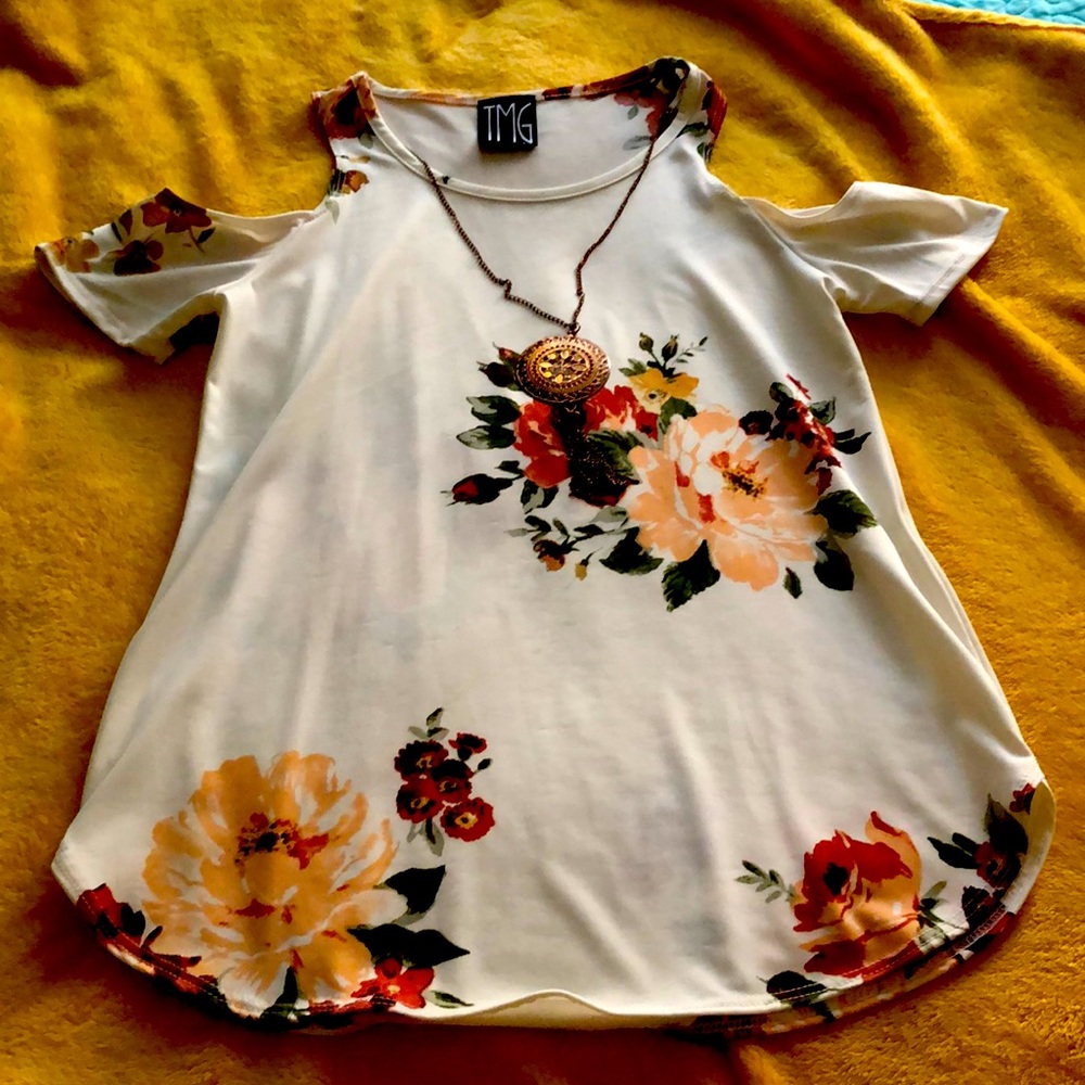 White top with pink and red flowers